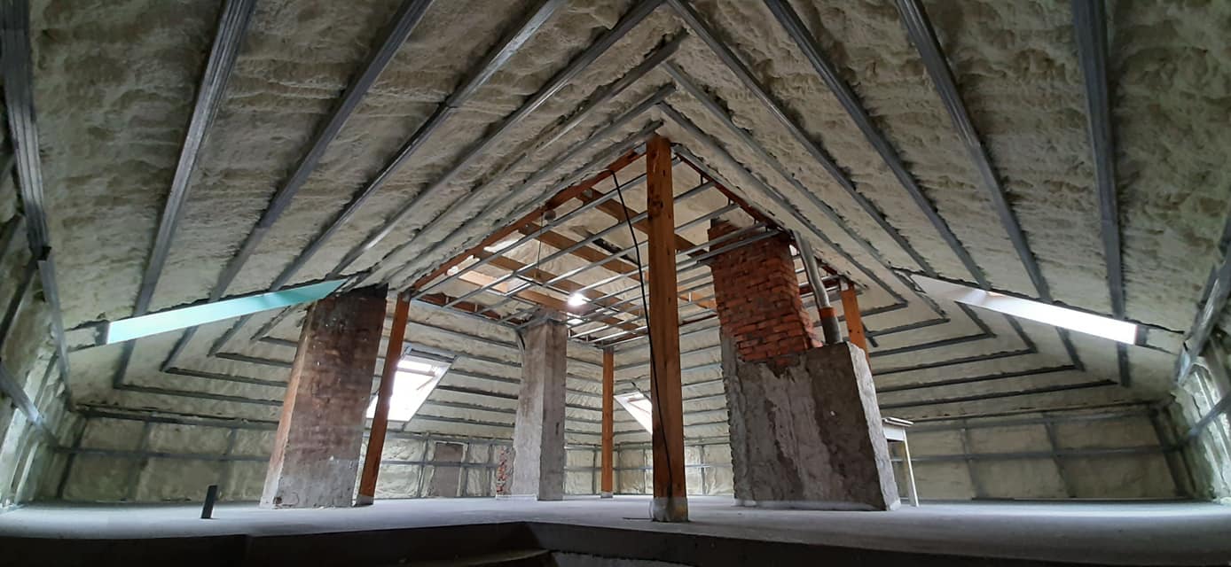 Poddasze ocieplone pianą PUR - widok symetryczny